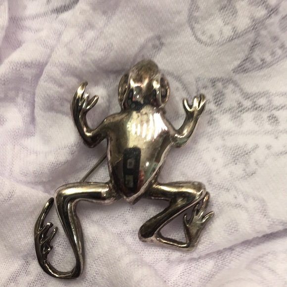Jewelry - Sterling Frog Pin